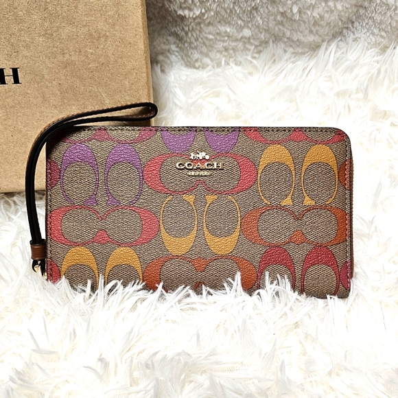 COACH Pride Large Zip Around Signature Leather Rainbow Phone Wallet Authentic - Picture 1 of 9